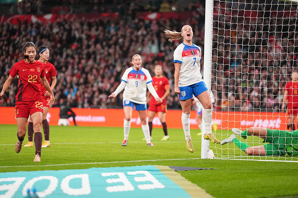 体坛联播|中国女足0比8不敌英格兰,曼城拜仁补时绝杀
