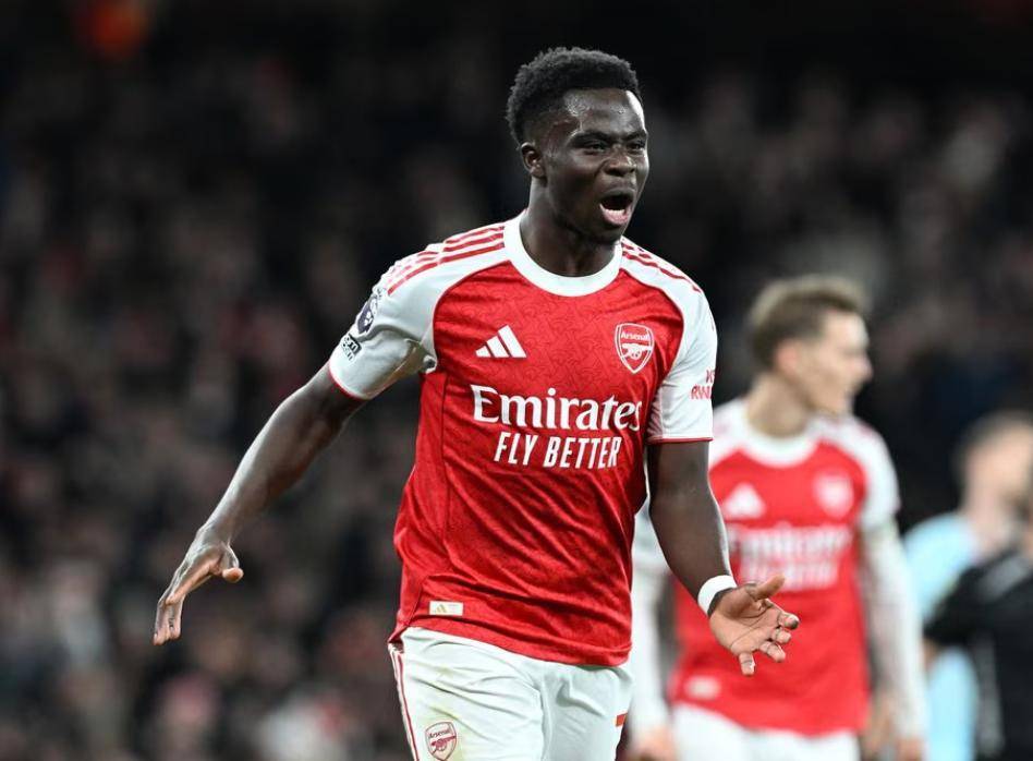 萨卡神仙球+造乌龙绝杀!阿森纳2-1狼队,5分领跑静待曼城翻车