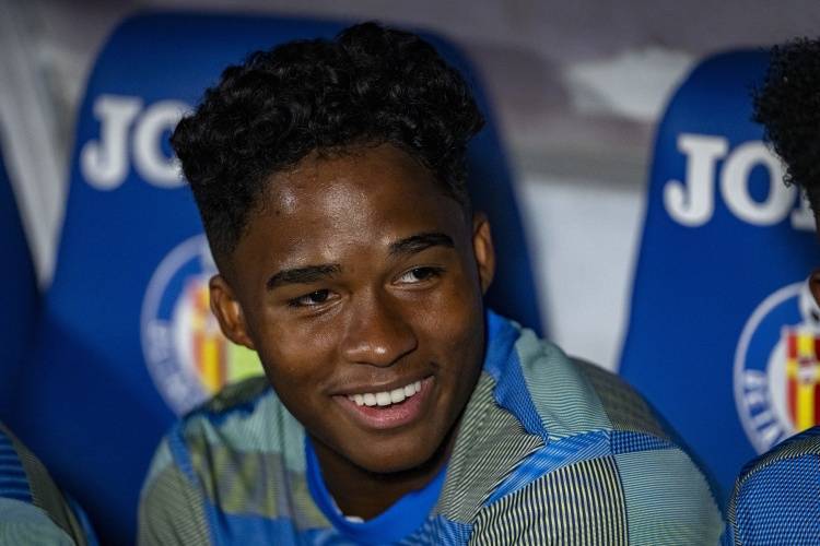 恩德里克租借里昂：19岁巴西新星的法甲逐梦之旅